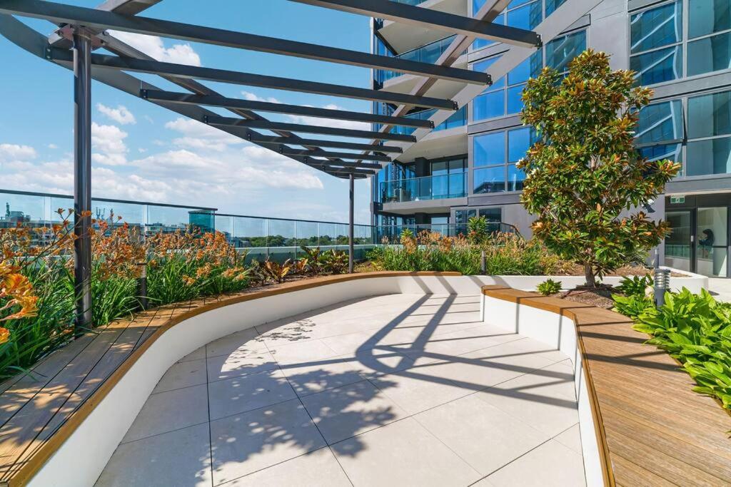City views & New 3b2b1p Apt in Homebush