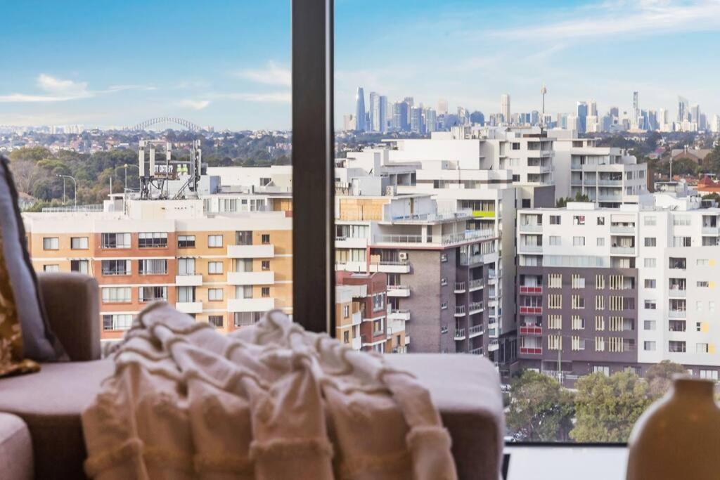 City views & New 3b2b1p Apt in Homebush