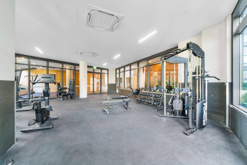 City views & New 3b2b1p Apt in Homebush