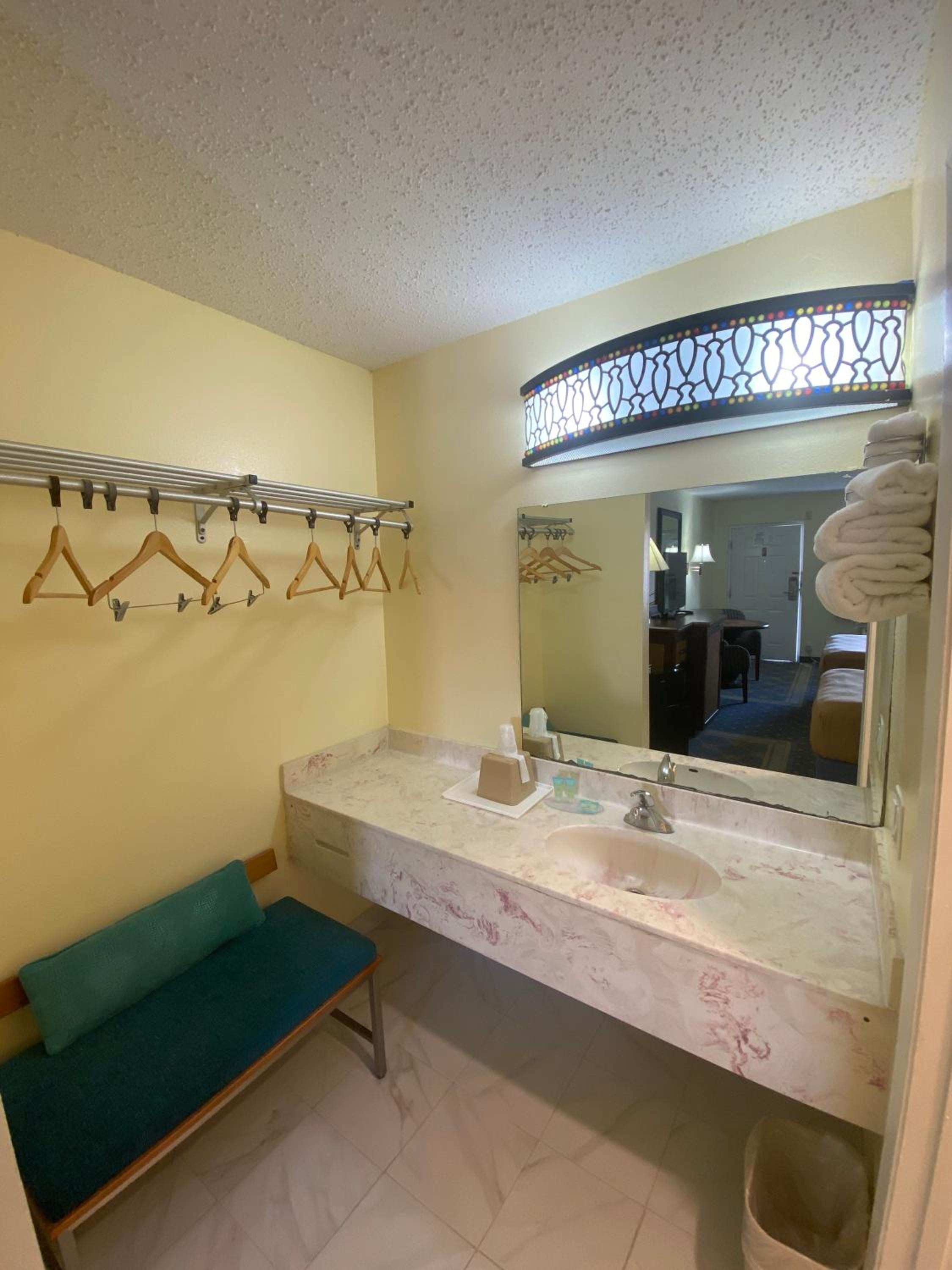 Maple Leaf Inn & Suites