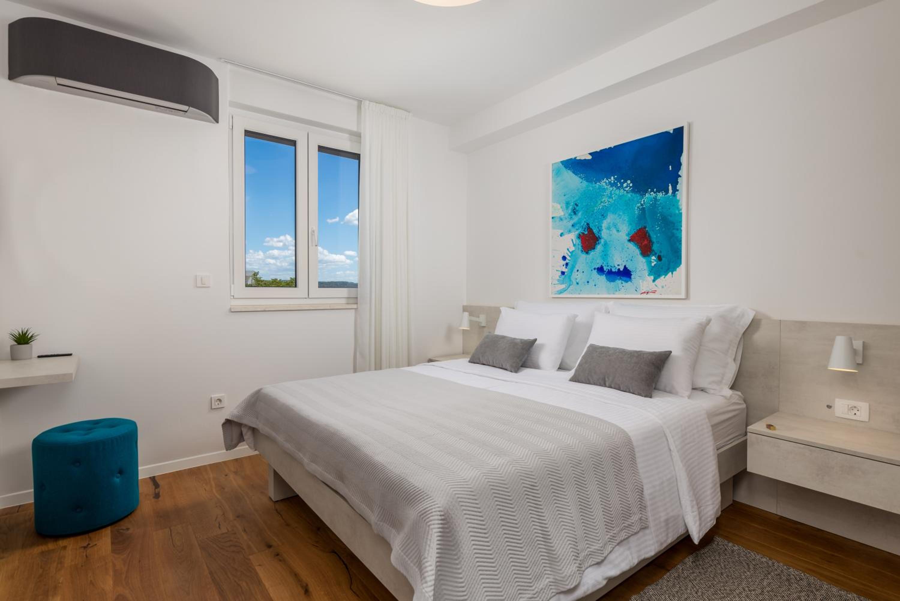 Luxury apartment La Mer with private pool and garden