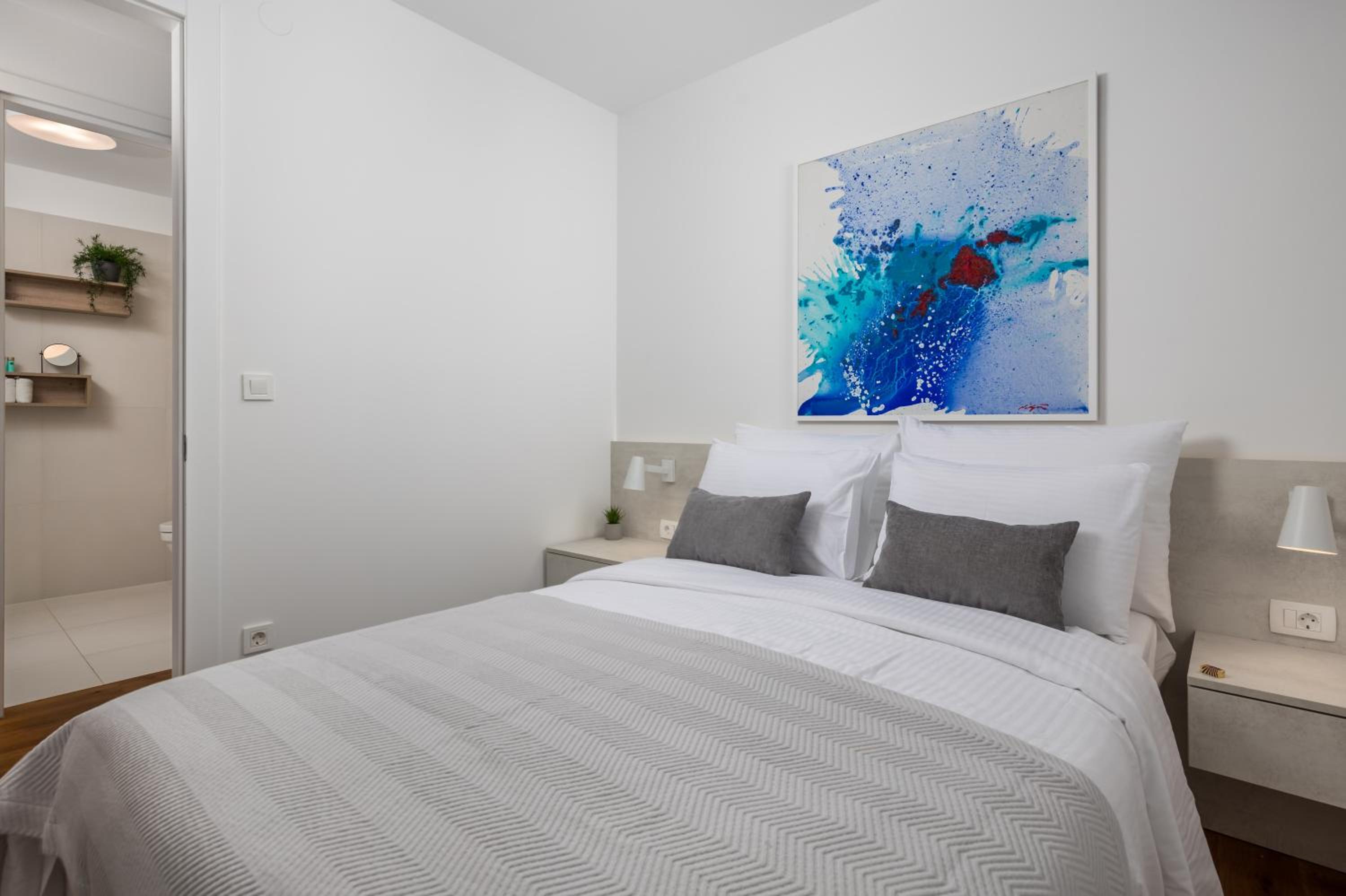 Luxury apartment La Mer with private pool and garden
