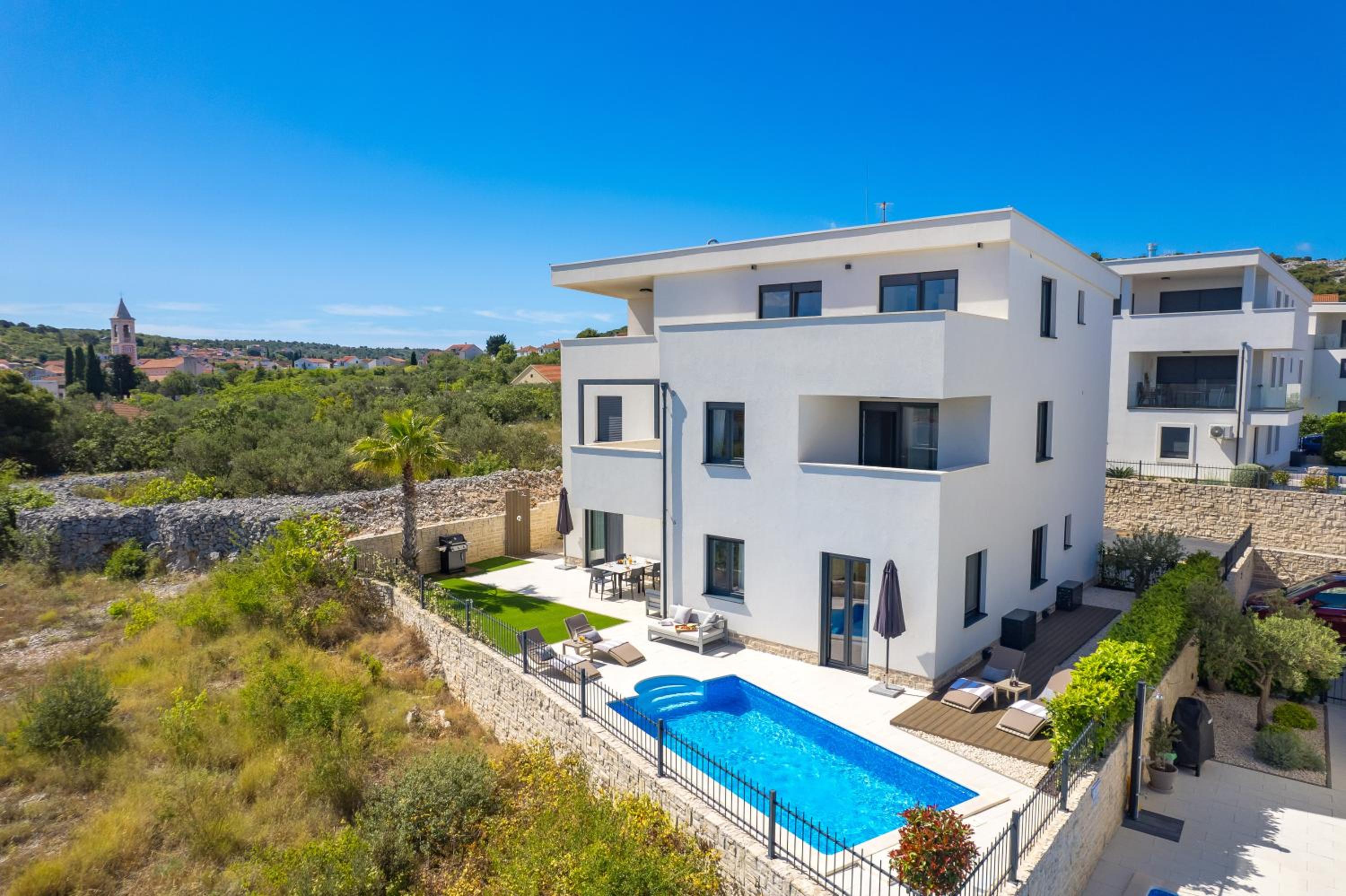 Luxury apartment La Mer with private pool and garden