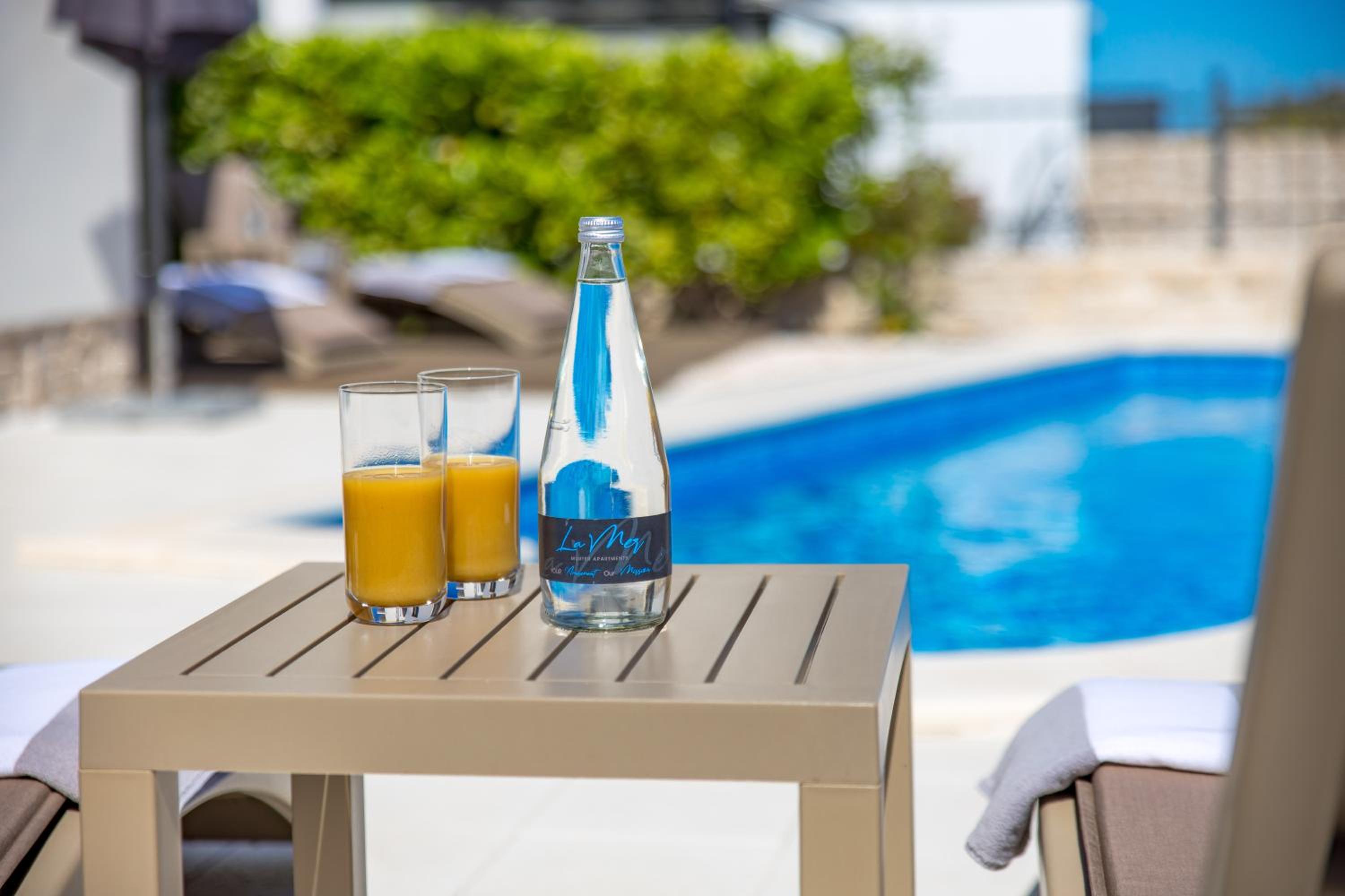 Luxury apartment La Mer with private pool and garden