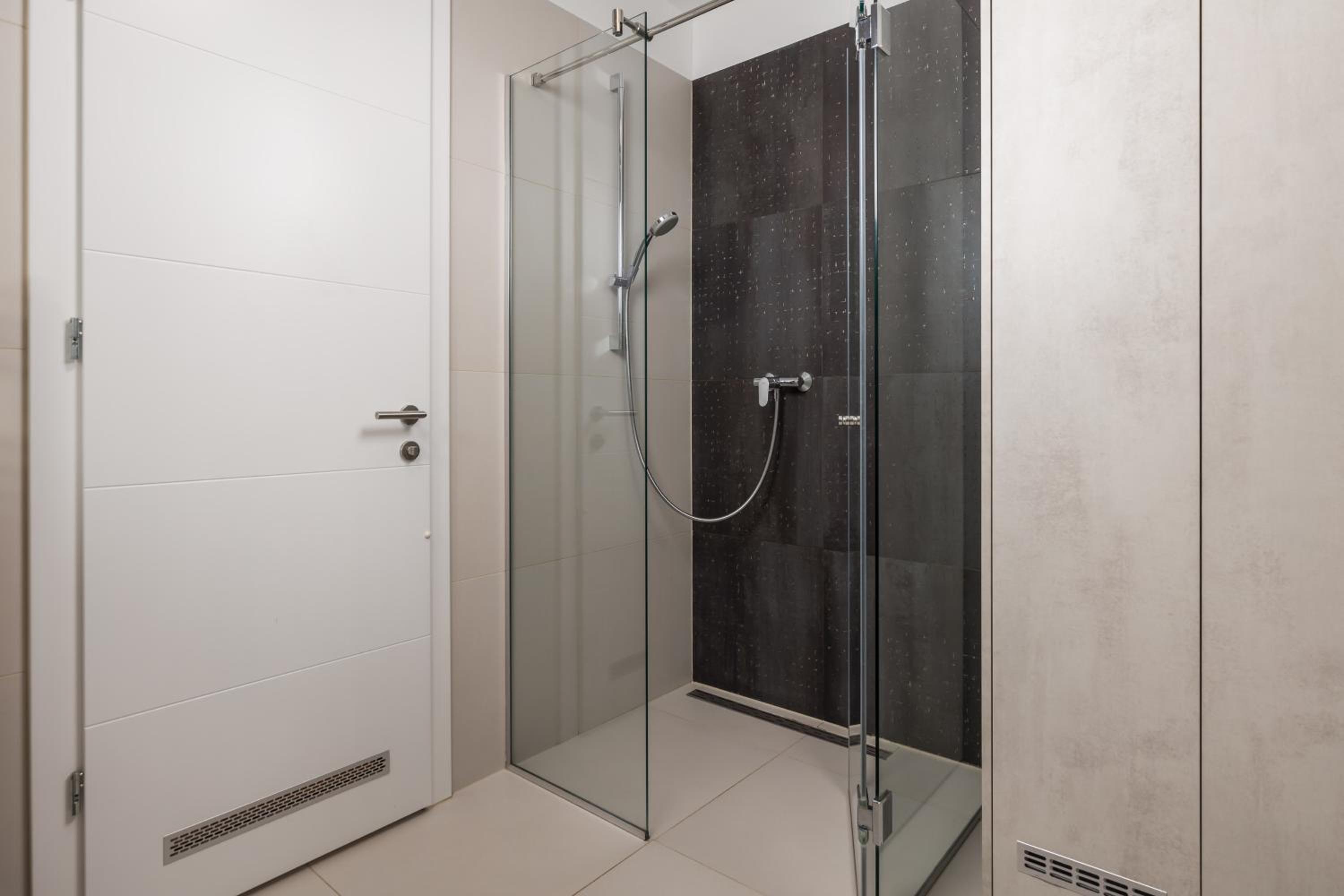 Luxury apartment La Mer with private pool and garden