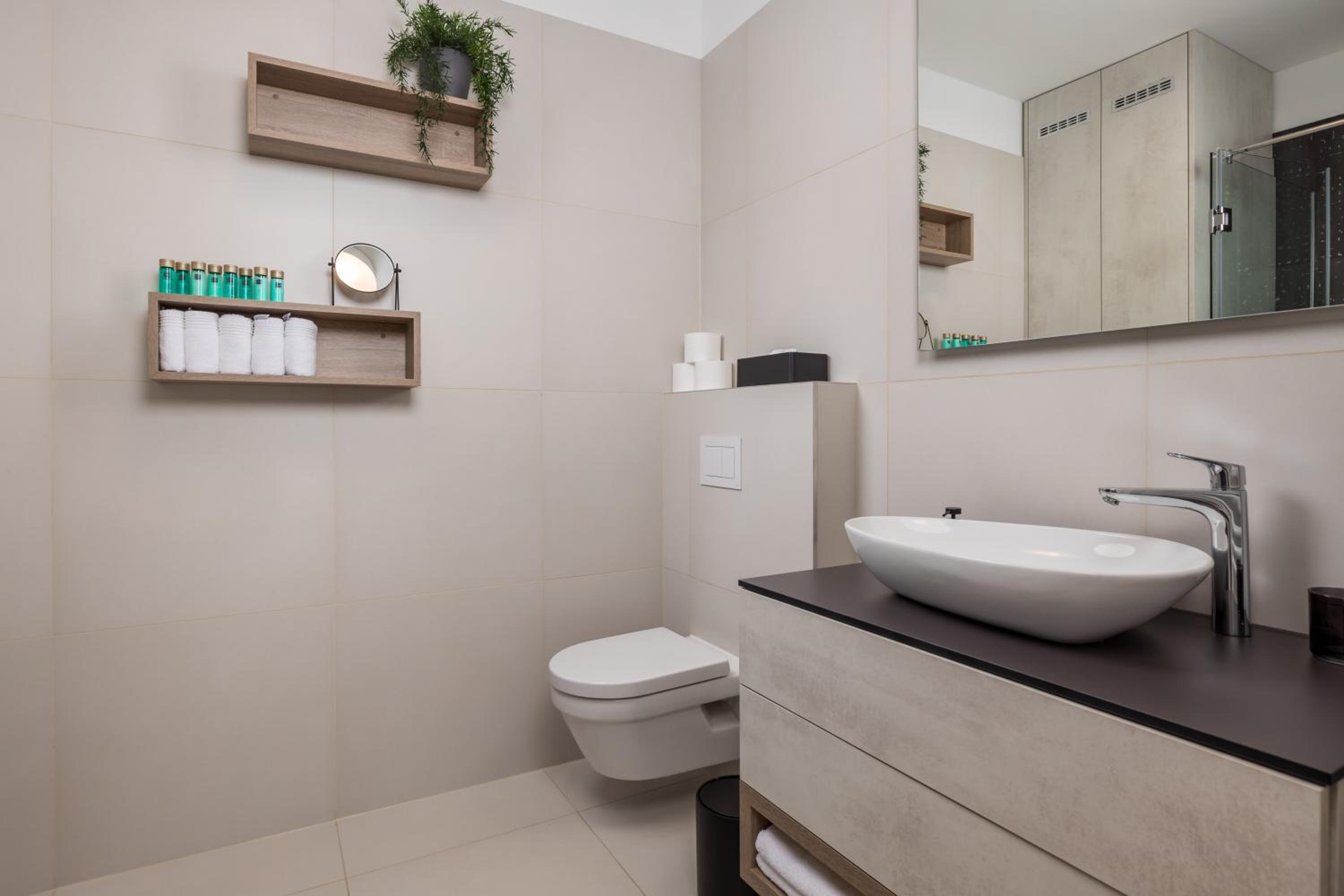 Luxury apartment La Mer with private pool and garden