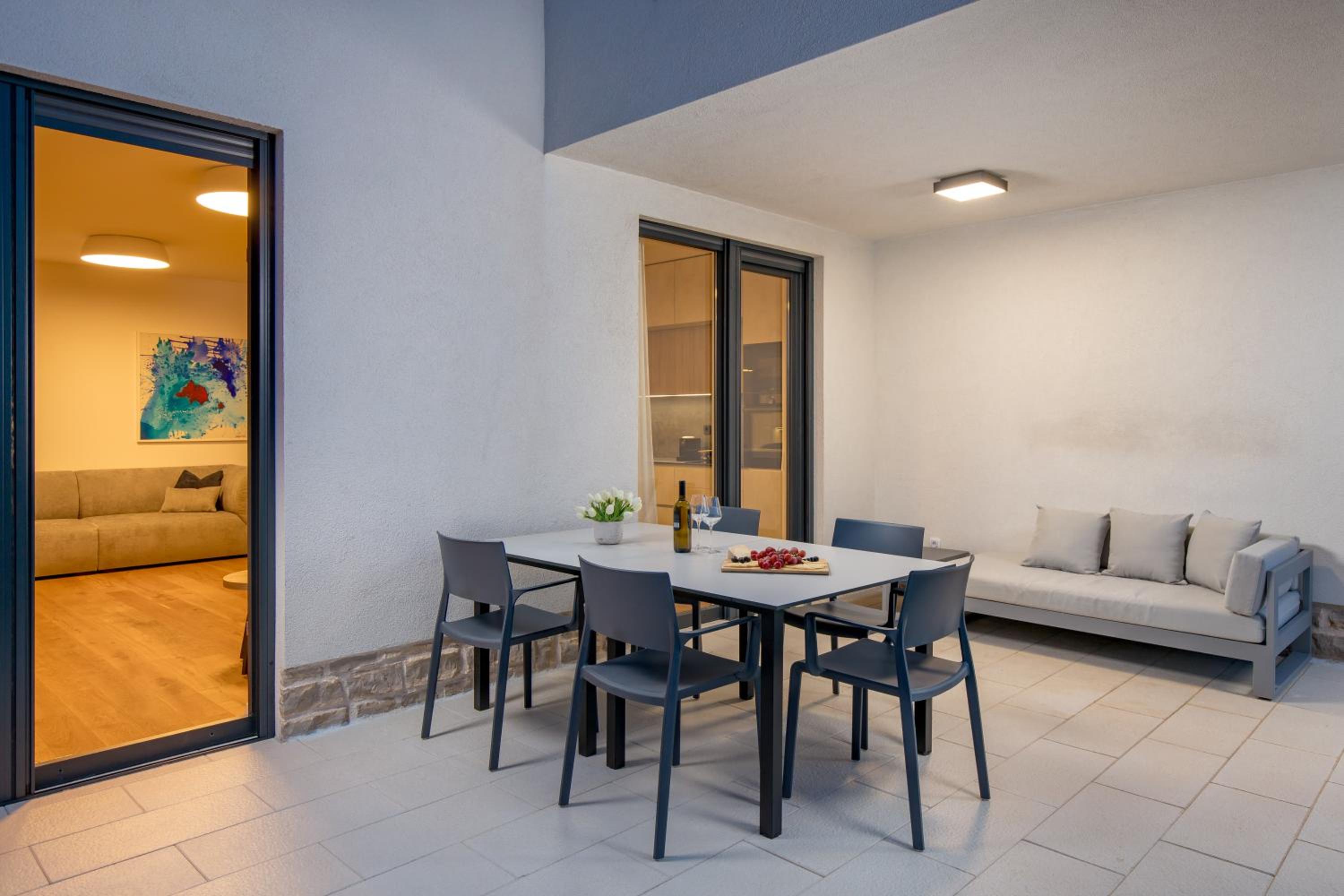 Luxury apartment La Mer with private pool and garden