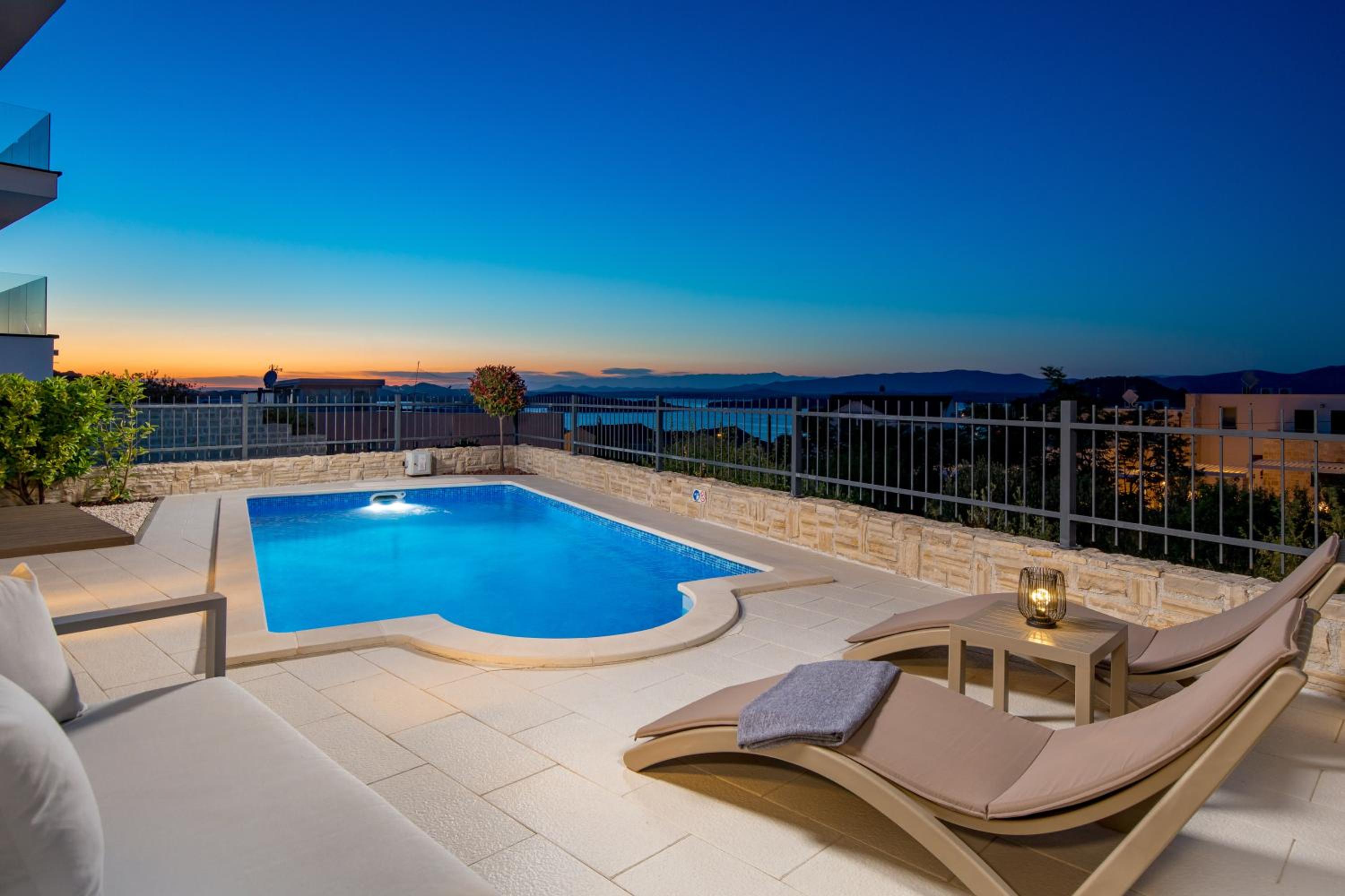 Luxury apartment La Mer with private pool and garden