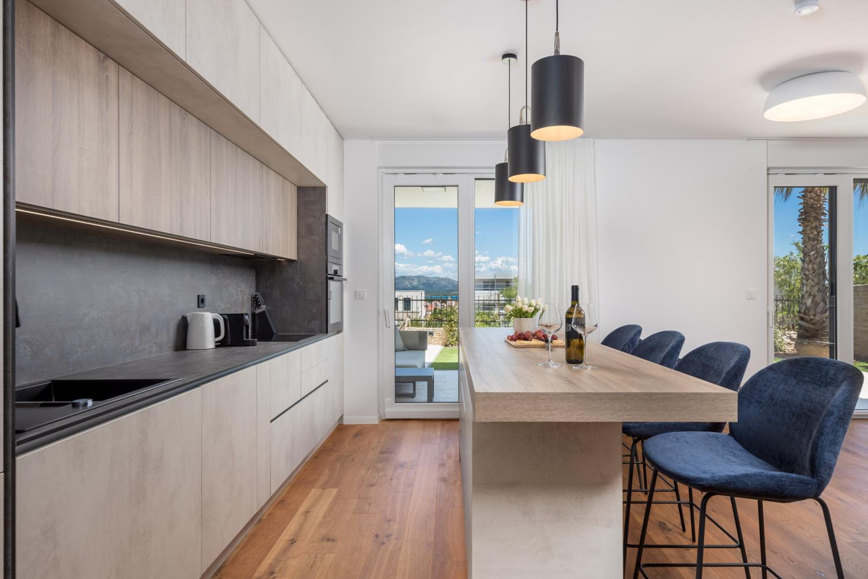 Luxury apartment La Mer with private pool and garden