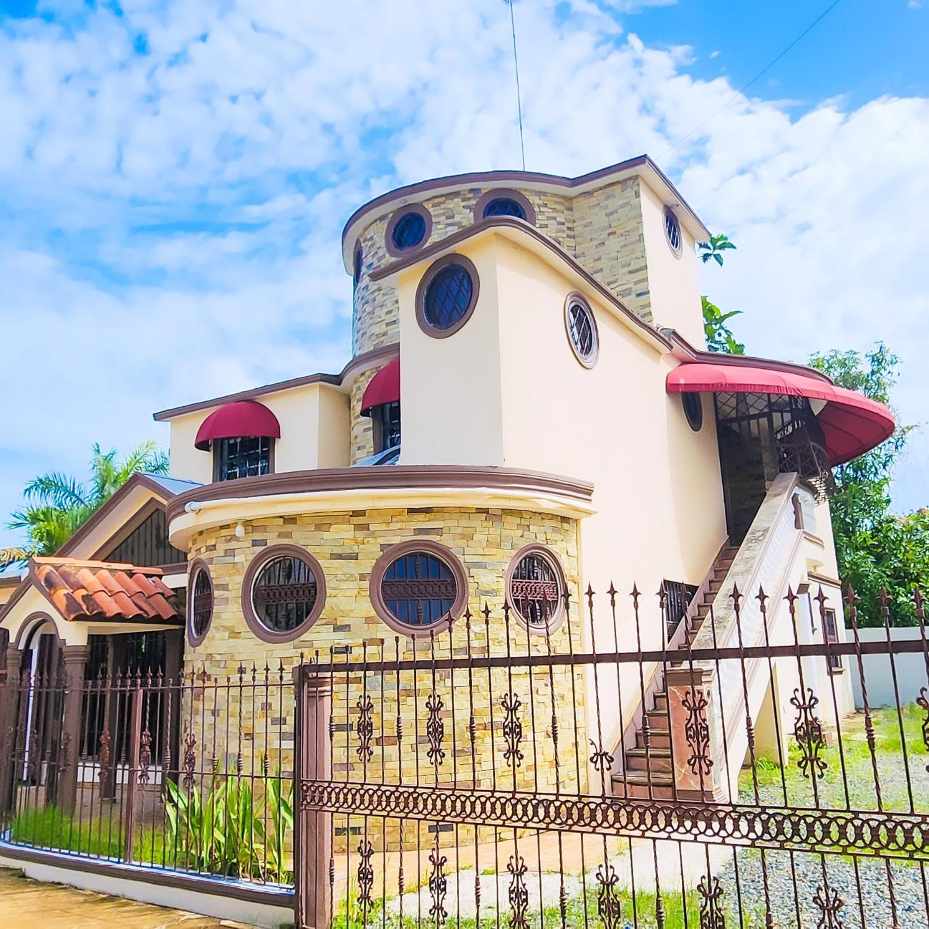 Villa lujosa con piscina bayaguana