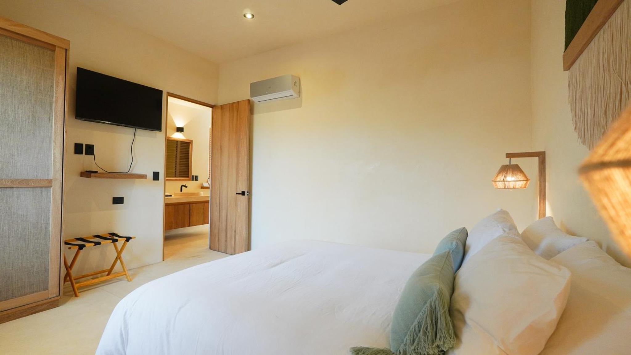 Casa Borka LUXURY FULLY FURNISHED BEACH CONDOS WITH POOL