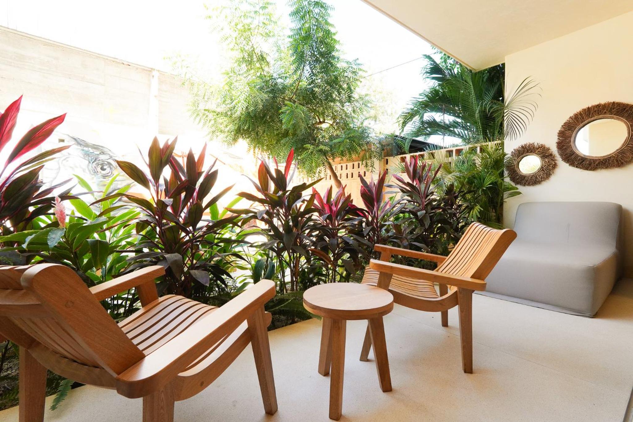 Casa Borka LUXURY FULLY FURNISHED BEACH CONDOS WITH POOL