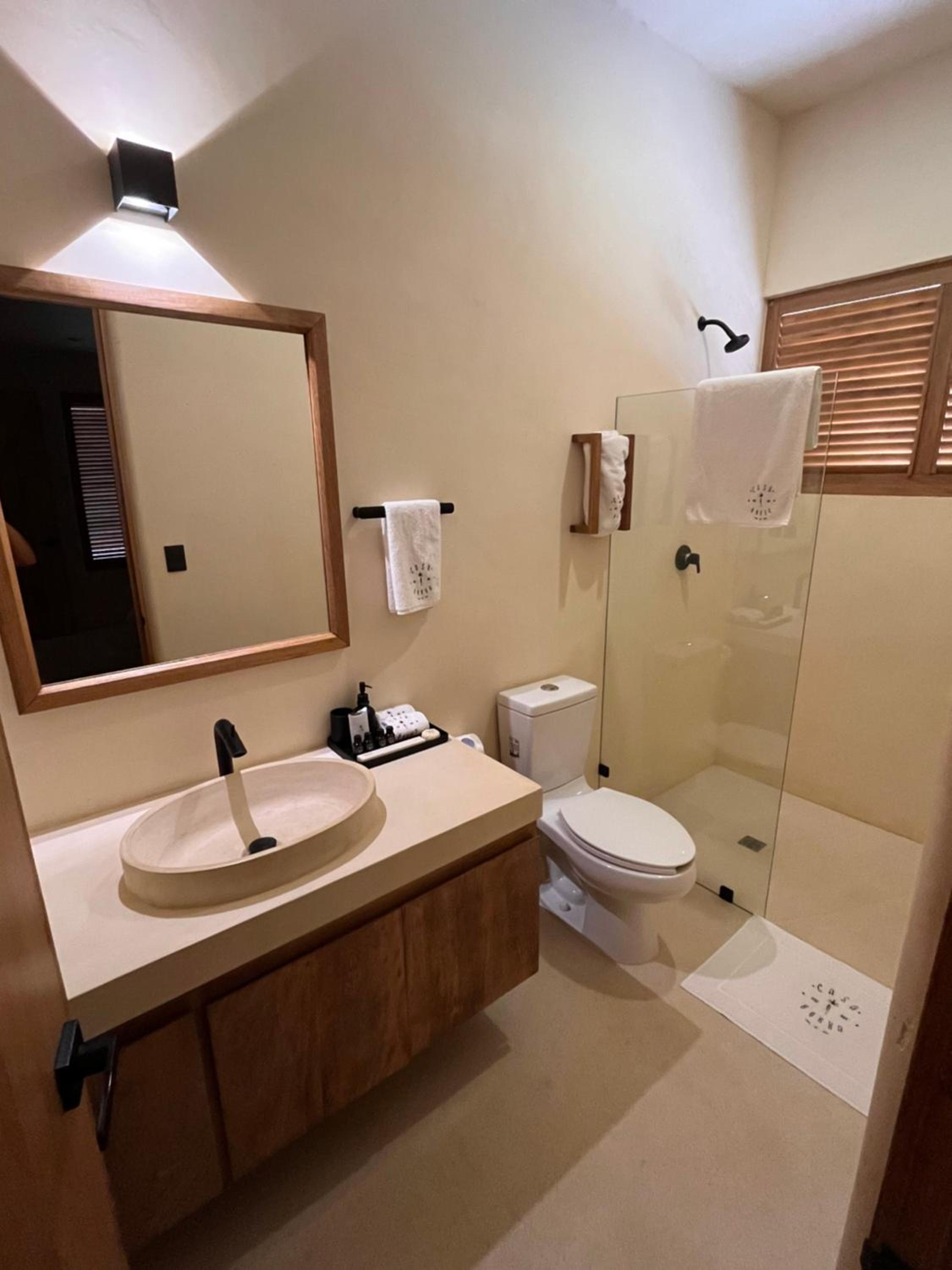 Casa Borka LUXURY FULLY FURNISHED BEACH CONDOS WITH POOL