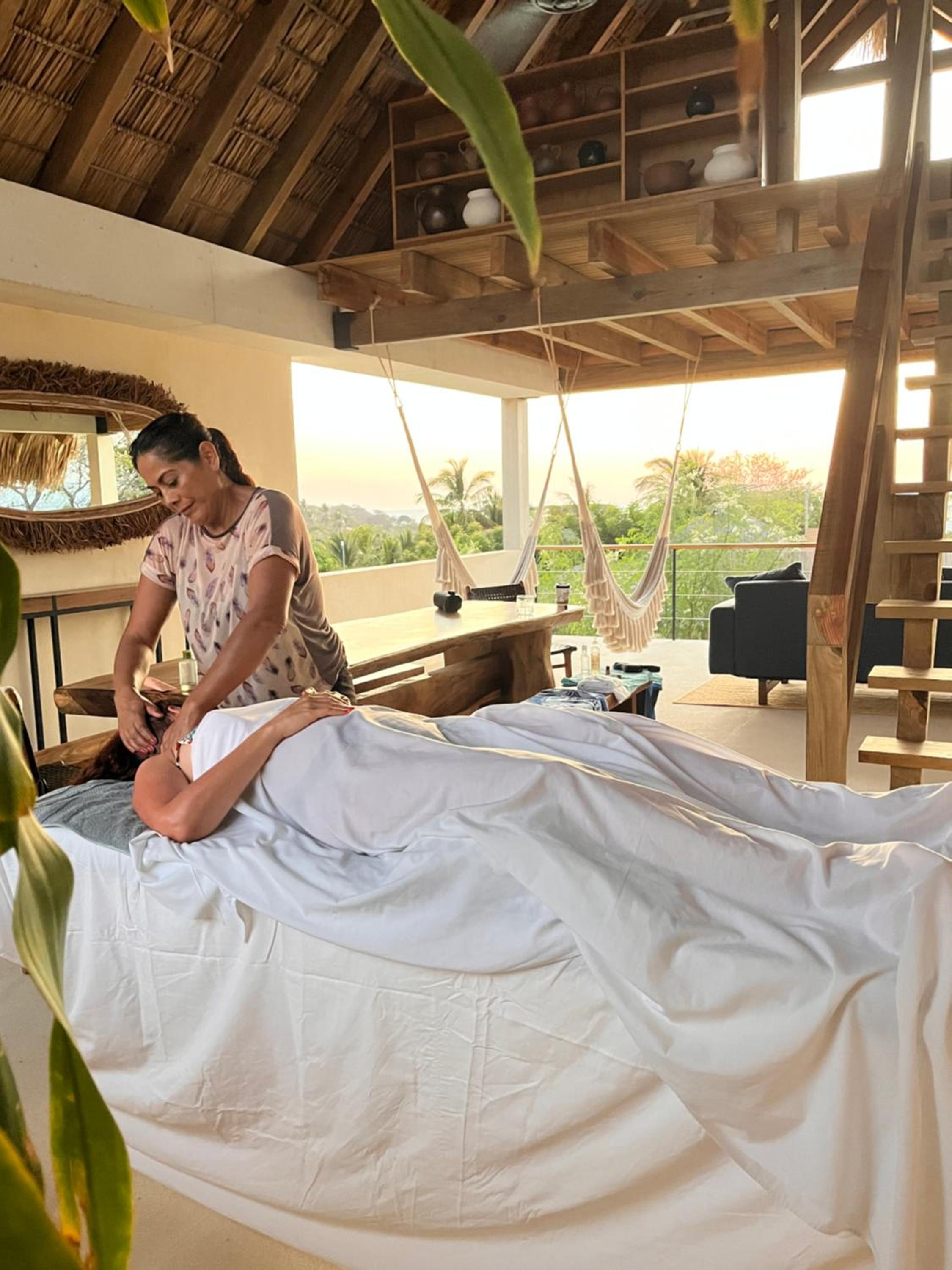 Casa Borka LUXURY FULLY FURNISHED BEACH CONDOS WITH POOL