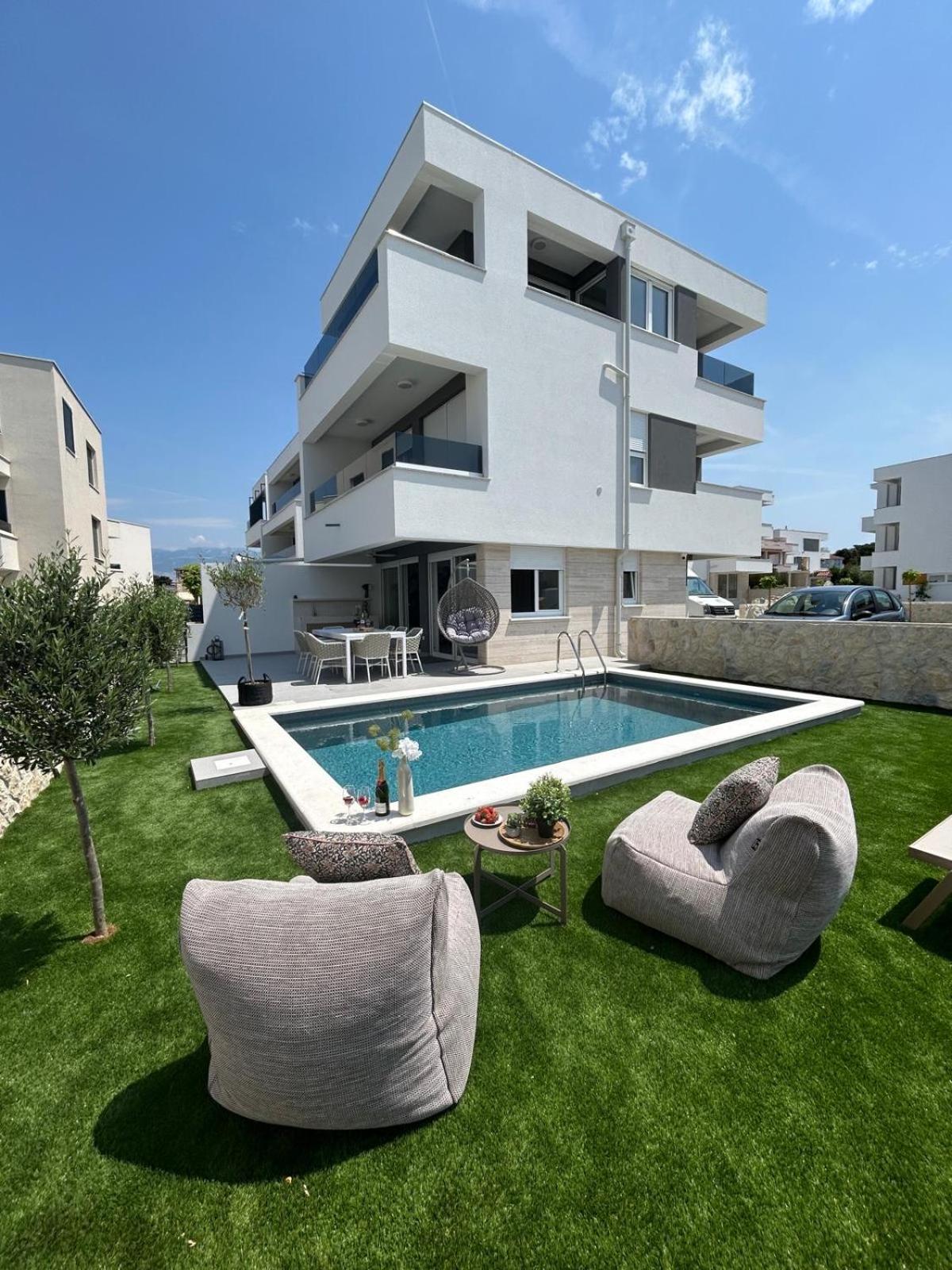 Hotel Luxury apartment Black Pearl Beluga with private Pool and Jacuzzi - Image 1