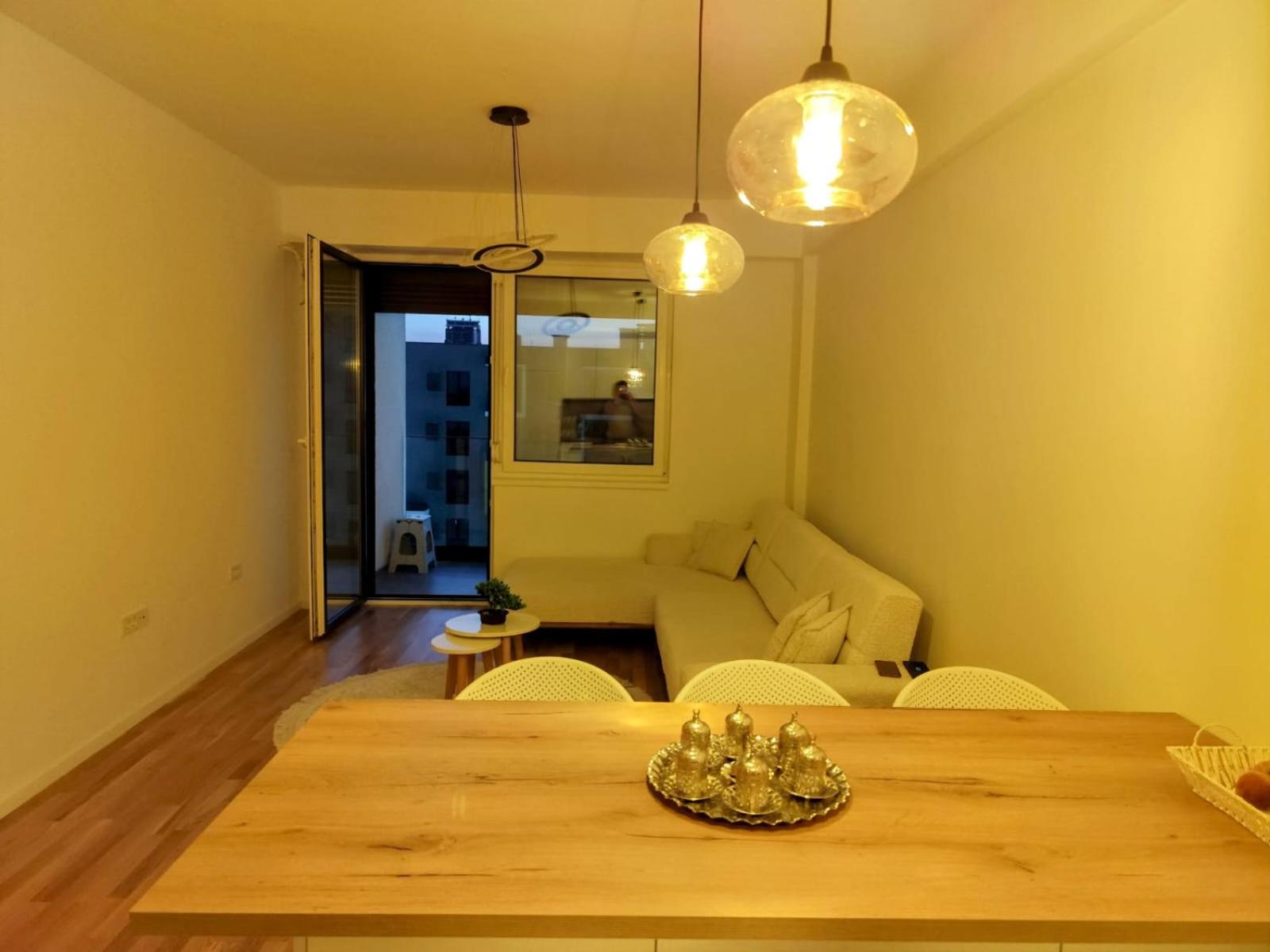 Apartaments E N A east gate living view 3