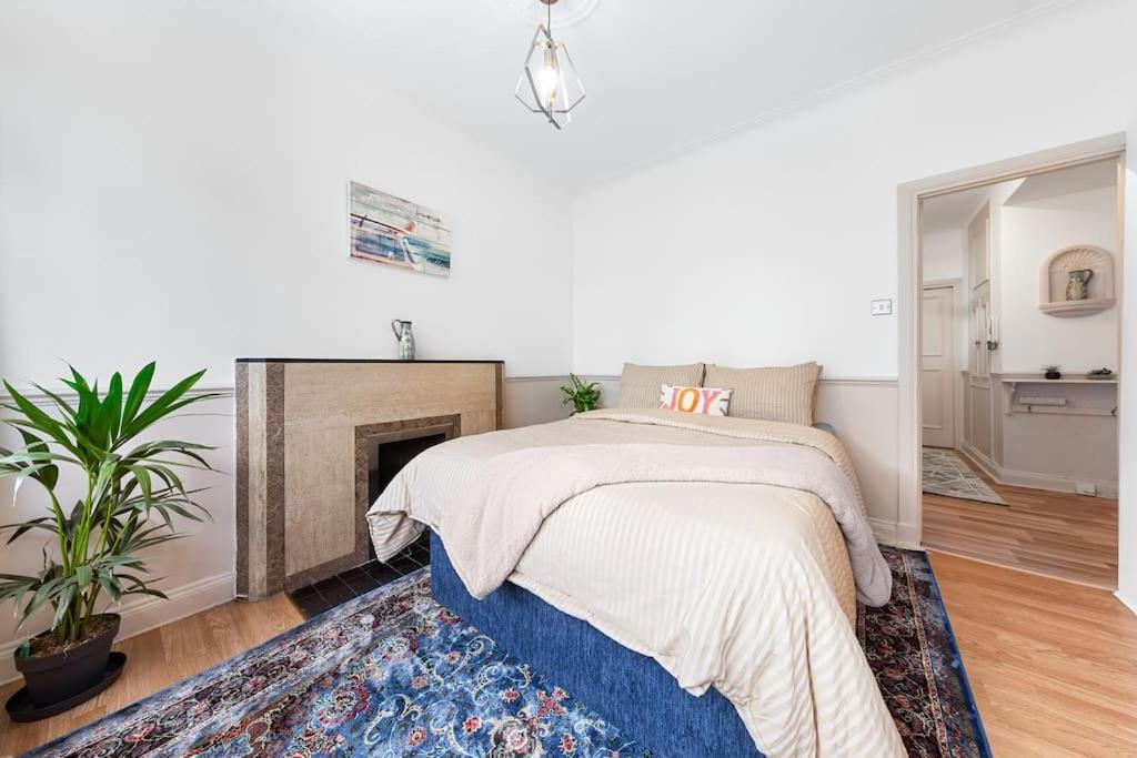 Brand New 3 Bedroom flat in Central London