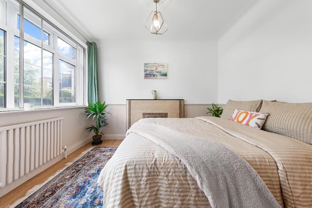 Brand New 3 Bedroom flat in Central London