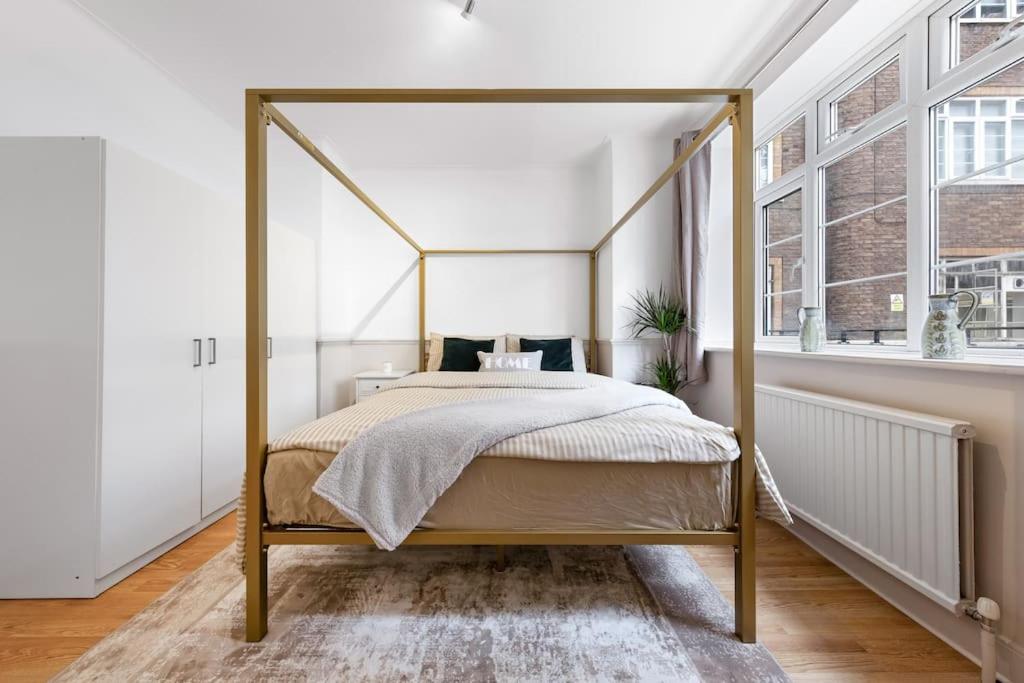 Brand New 3 Bedroom flat in Central London