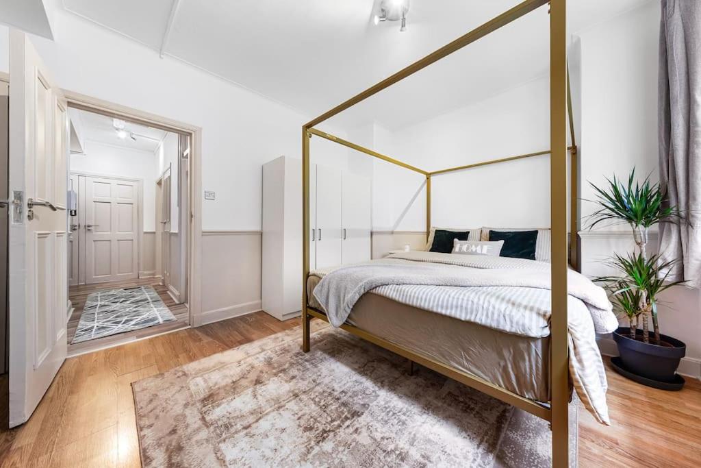 Brand New 3 Bedroom flat in Central London
