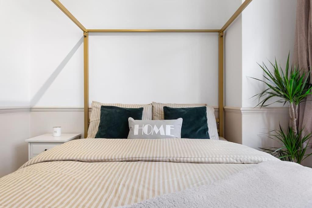 Brand New 3 Bedroom flat in Central London