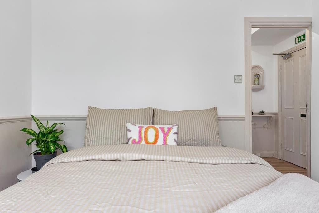 Brand New 3 Bedroom flat in Central London