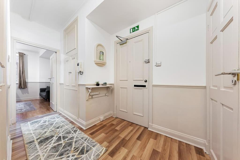 Brand New 3 Bedroom flat in Central London