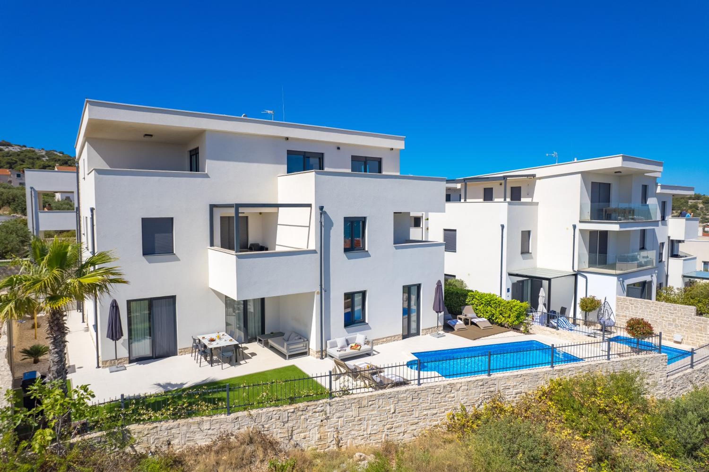 Luxury apartment La Mer with private pool and garden