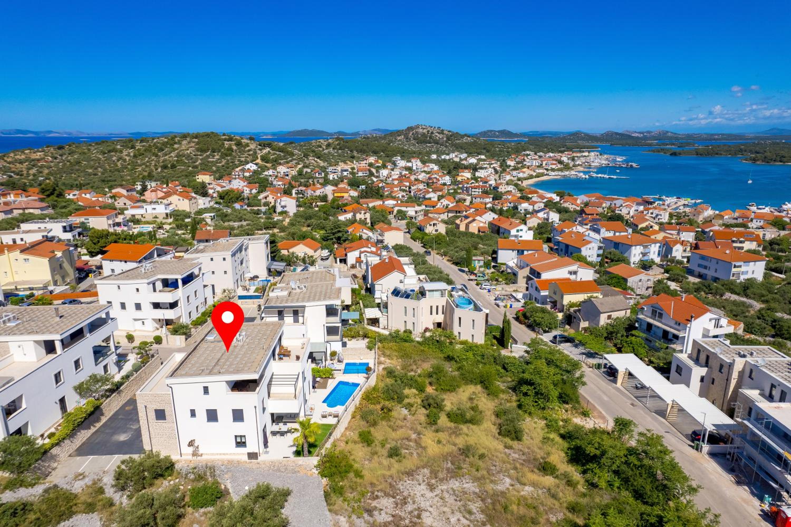 Luxury apartment La Mer with private pool and garden