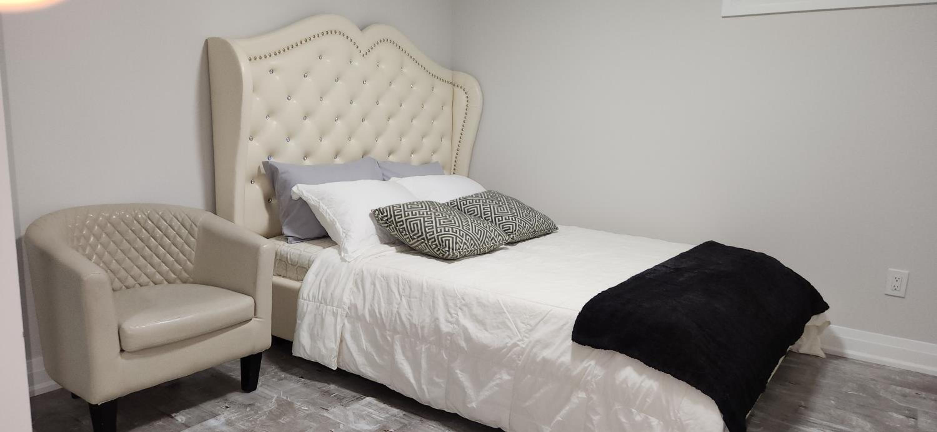 Kitchener Vacations - Cozy 2 Bedroom Home with Private Side Entrance  Self Check-in Kitchener - Property Image 14