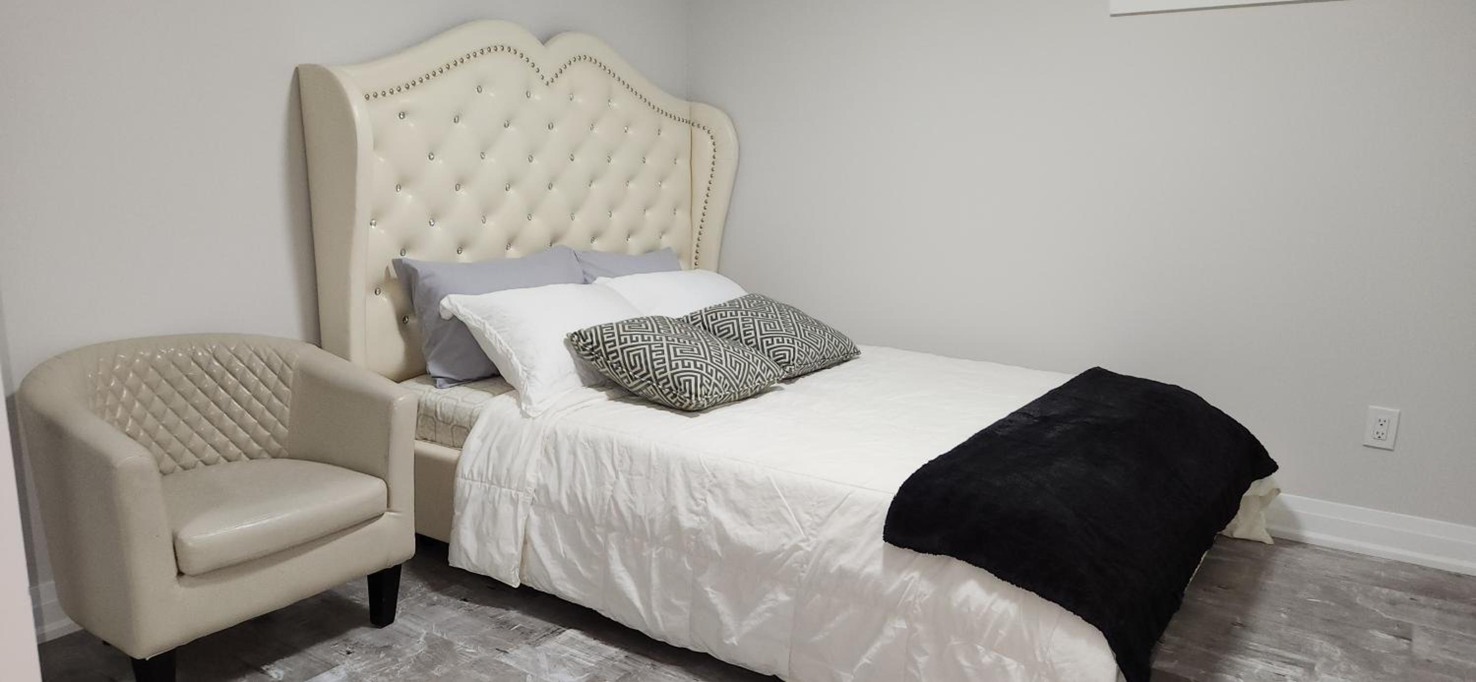 Kitchener Vacations - Cozy 2 Bedroom Home with Private Side Entrance  Self Check-in Kitchener - Property Image 17