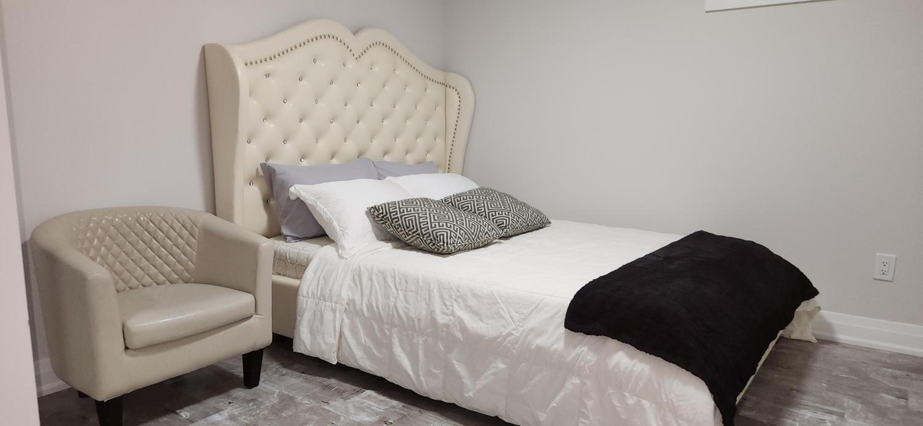 Kitchener Vacations - Cozy 2 Bedroom Home with Private Side Entrance  Self Check-in Kitchener - Property Image 15