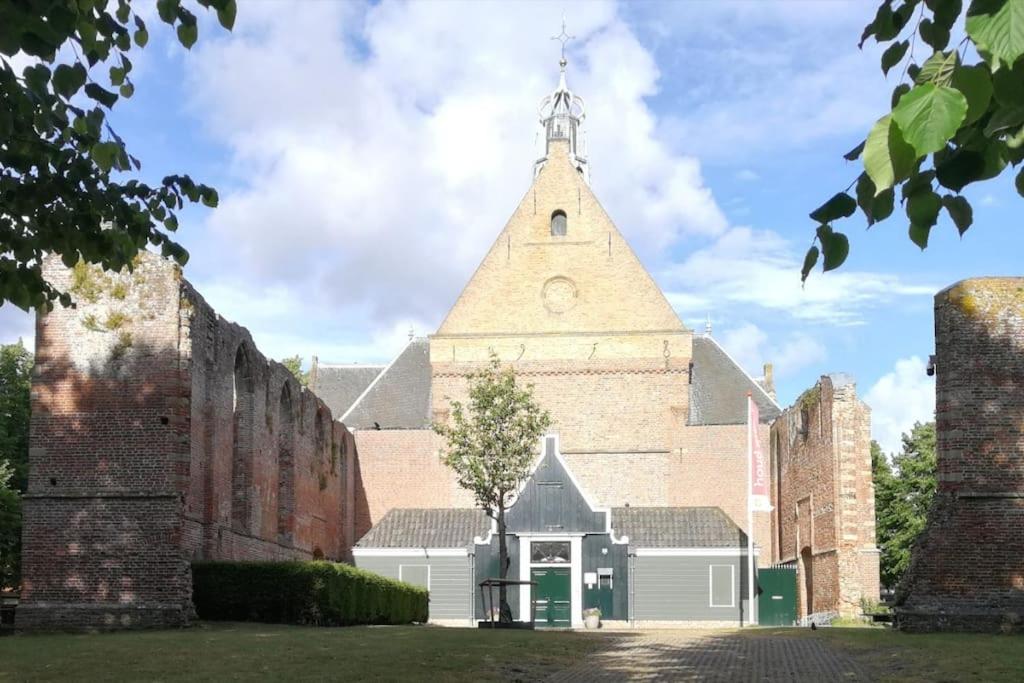 Villa bij bos en centrum view 5