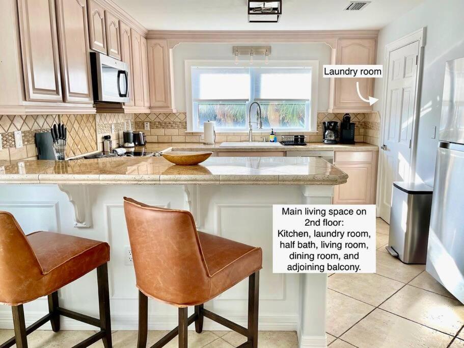Be A Nomad - Oceanview Townhouse 100 Yrds to Jacksonville Beach - Sleeps 4 view 2