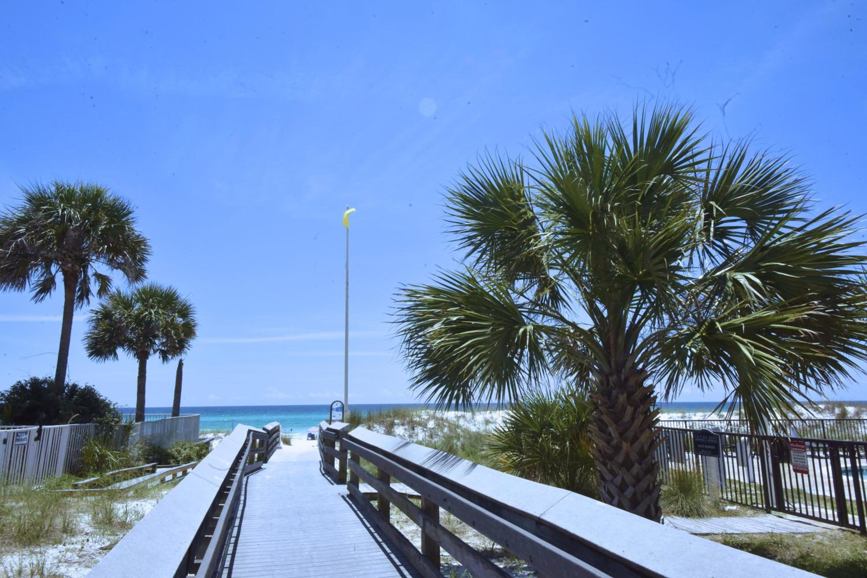 1 Minute Walk To Miramar Beach Beautiful House