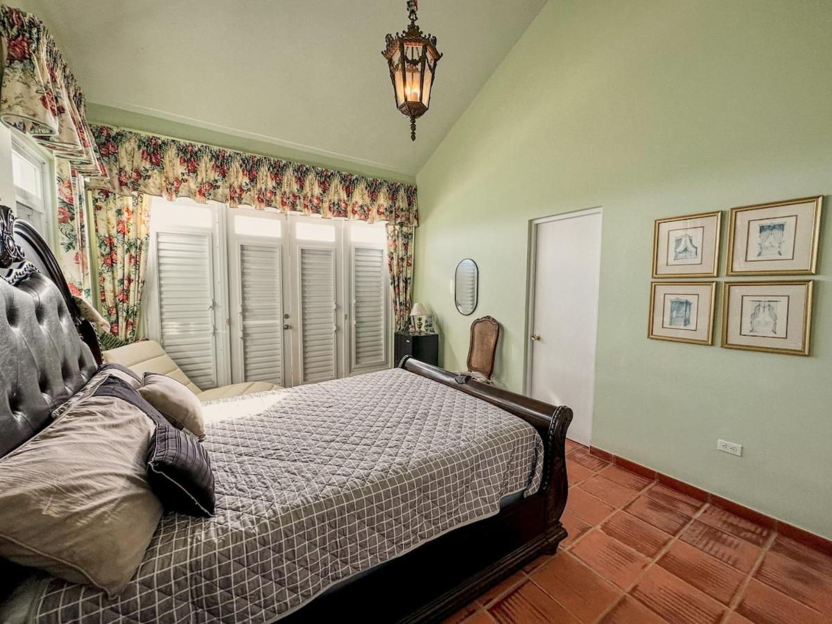 La Rinconada Beachfront Retreat