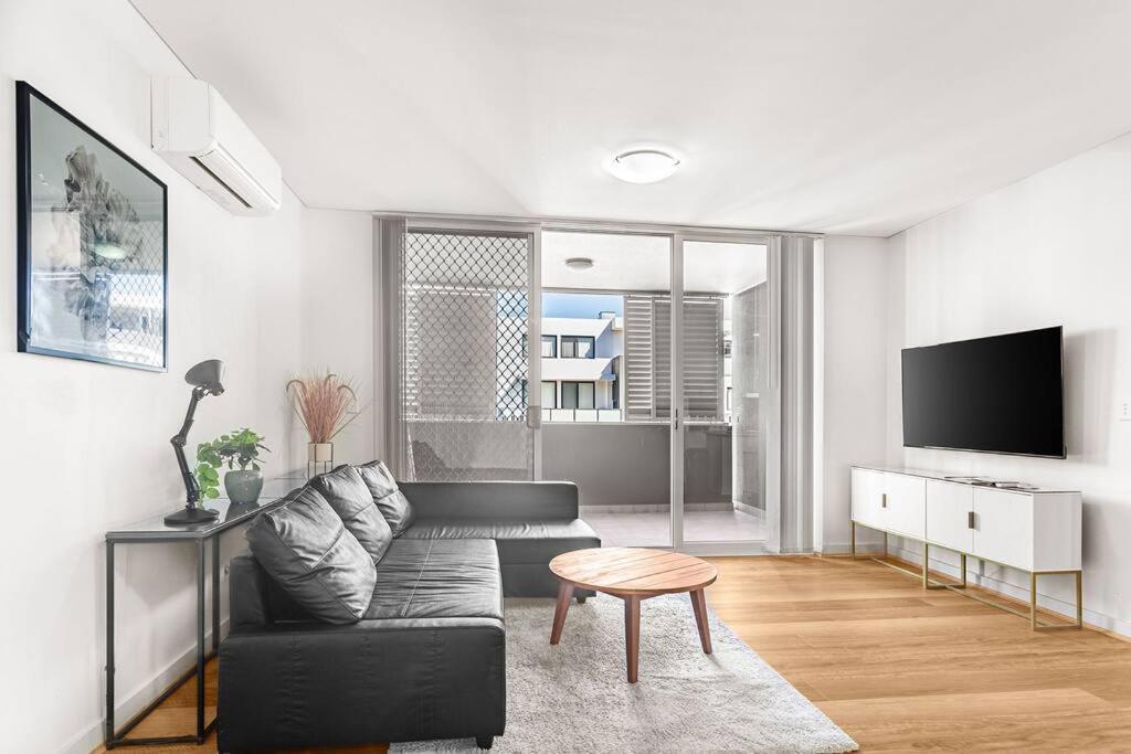 Modern Luxury 3 Bedrm Apt Close to Parramatta, CBD