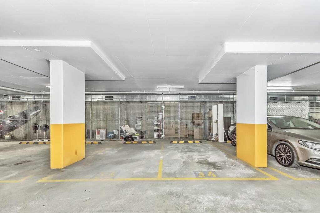 Modern Luxury 3 Bedrm Apt Close to Parramatta, CBD