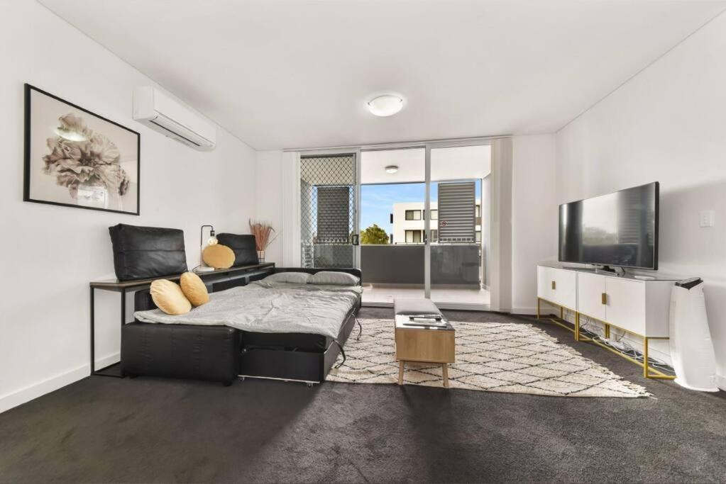 Modern Luxury 3 Bedrm Apt Close to Parramatta, CBD