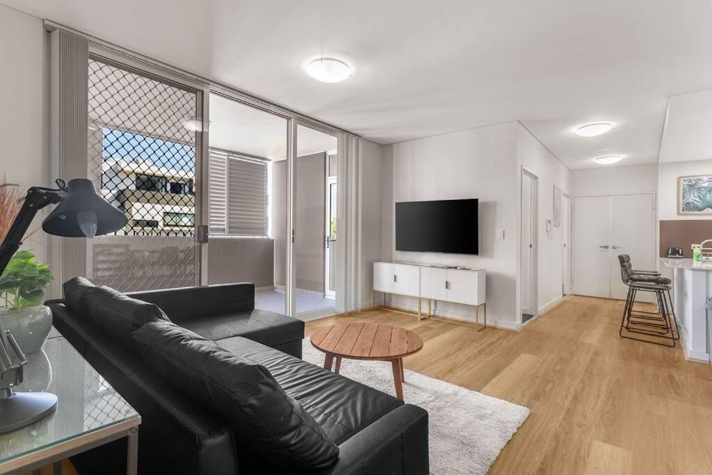 Modern Luxury 3 Bedrm Apt Close to Parramatta, CBD
