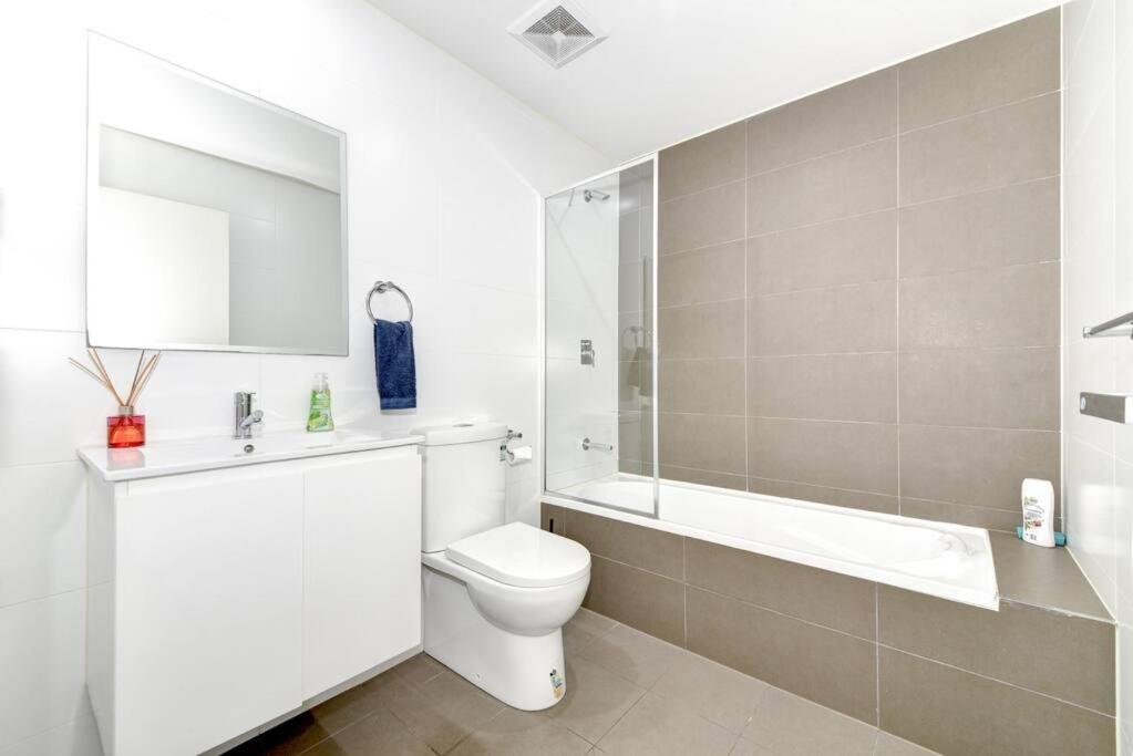 Modern Luxury 3 Bedrm Apt Close to Parramatta, CBD