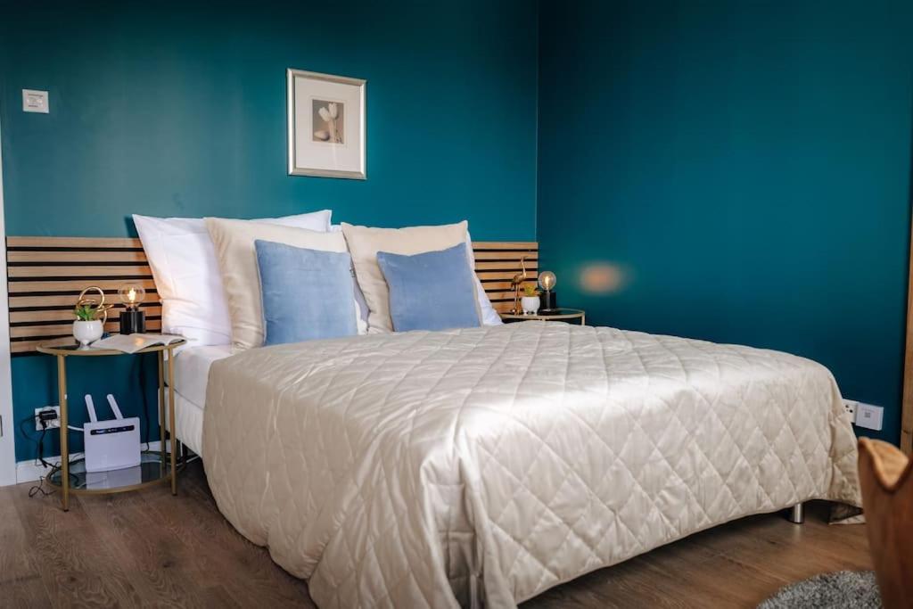 Cavallo Romantic Penthouse Studio City Center