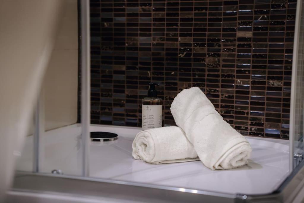 Cavallo Romantic Penthouse Studio City Center