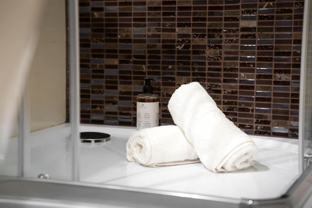 Cavallo Romantic Penthouse Studio City Center