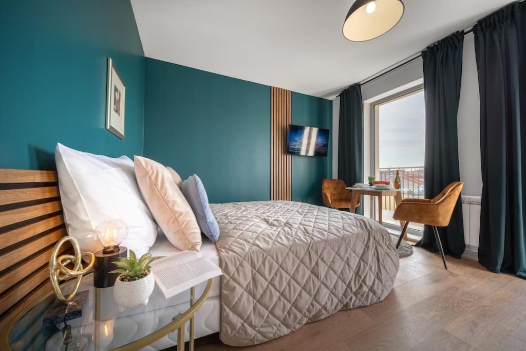Cavallo Romantic Penthouse Studio City Center