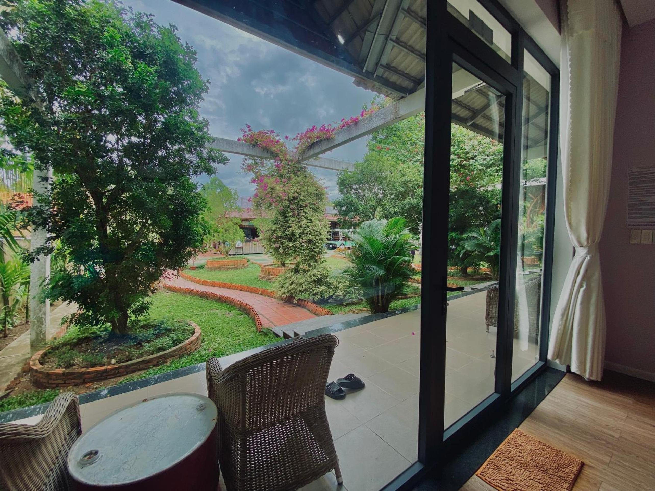 Rooster Mekong Garden & Villas view 5