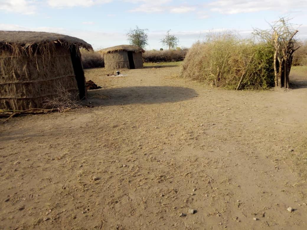 SURUNGAI EMANYATA Maasai Boma