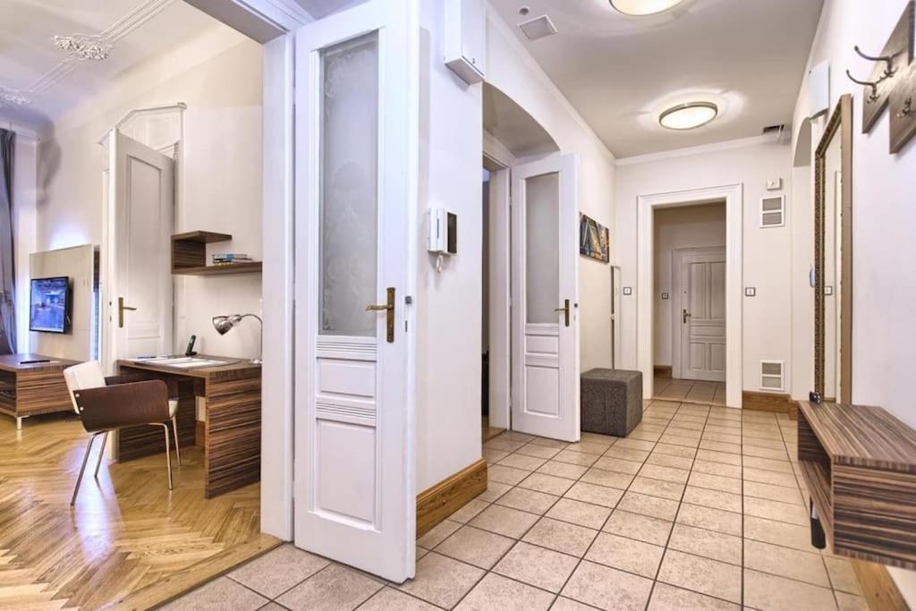 Heritage Haven Charming 3BR City Center