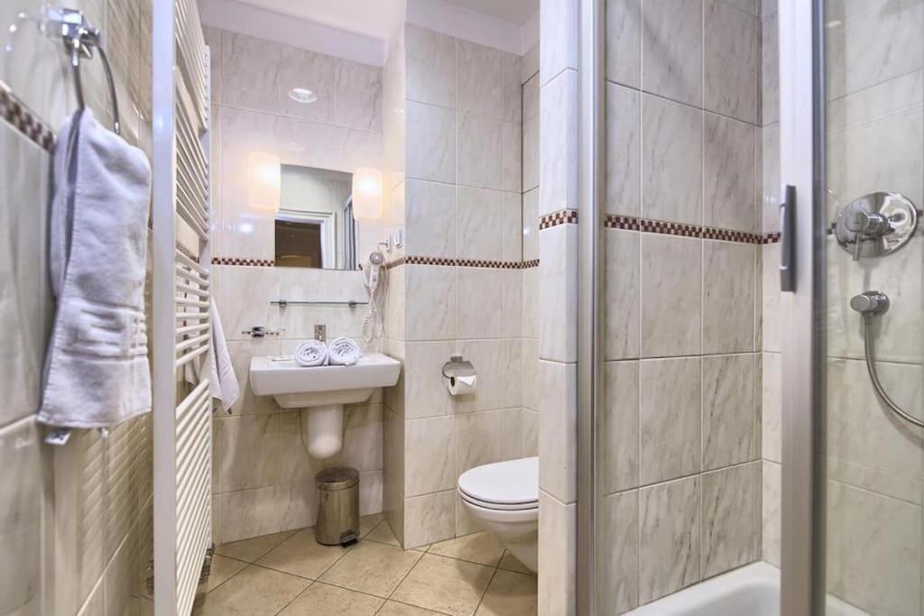 Heritage Haven Charming 3BR City Center