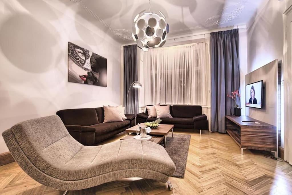 Heritage Haven Charming 3BR City Center